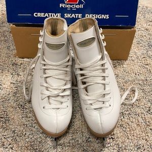 Riedell Figure Skates (size 2.5)